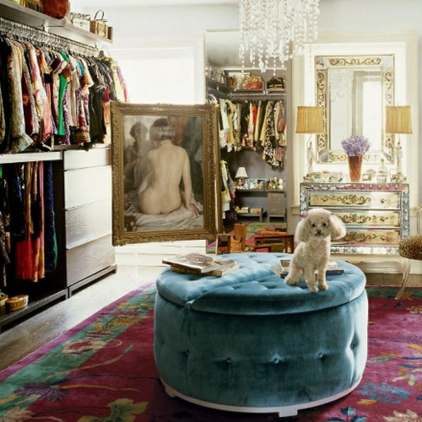 skriňa na vintage nábytok