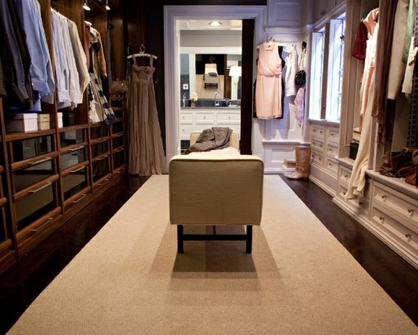 moderný šatník pre neho