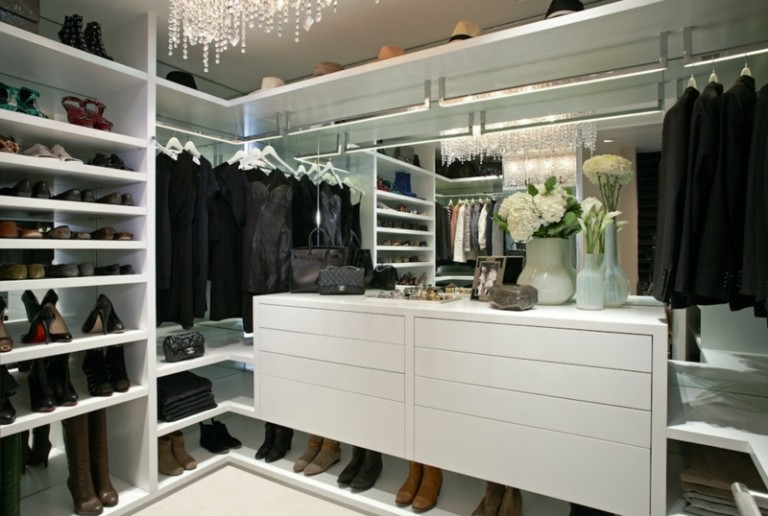 Dizajn šetriaci priestor v šatníku-postavte si vlastný biely priestor