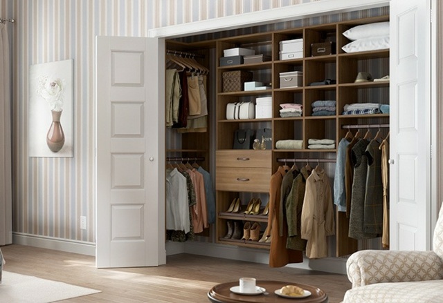 Skriňa-biele skladacie dvere zásuvky nástenné police