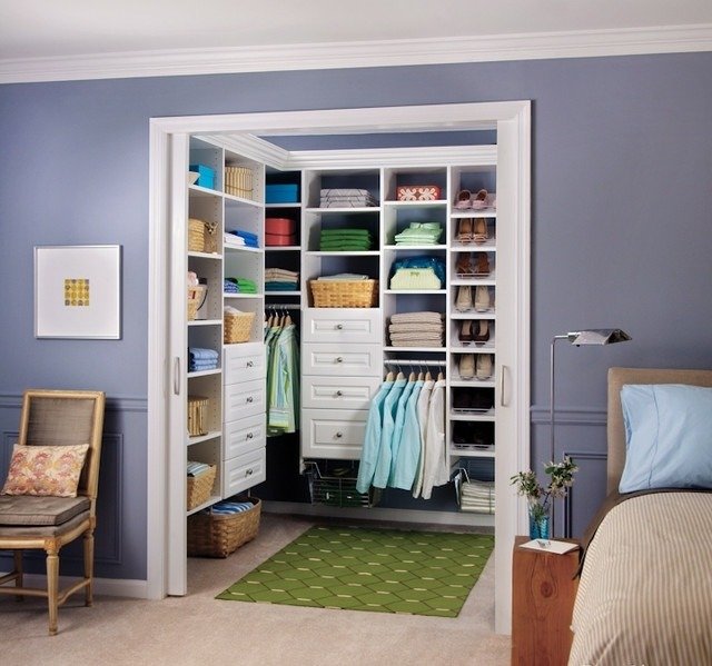 Závesné nástenné police na stenu