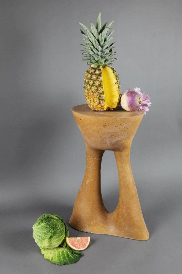 Dizajnový stôl zo železobetónu so sklenenými vláknami