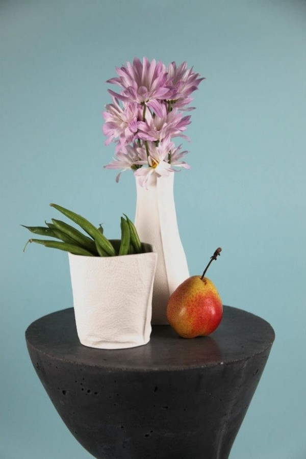 Inovatívny dizajn bočného nočného stolíka Kreten