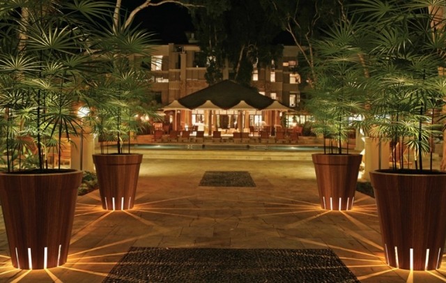 Dizajnové kvetináče s hviezdami so svetelnými efektmi