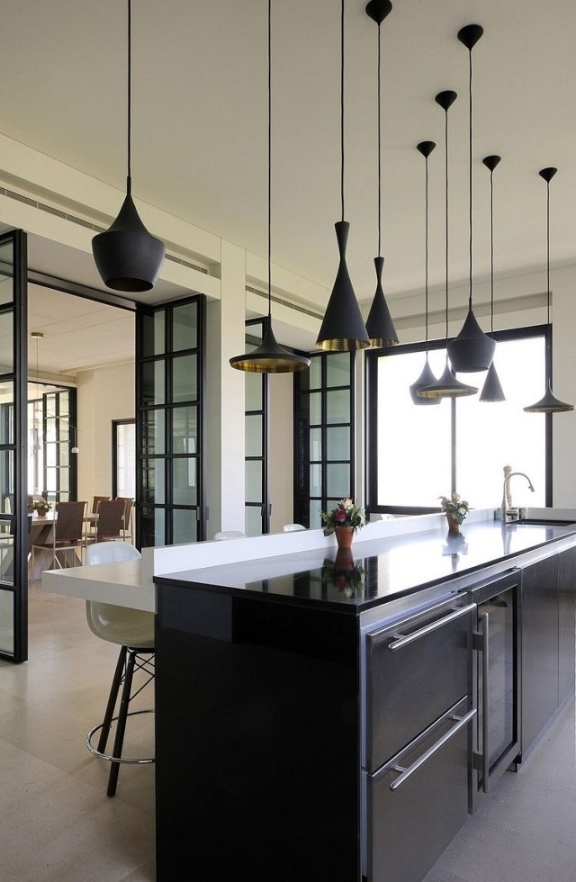 kuchynská linka-osvetlenie-čierne-závesné-svetlá-tom-dixon-skupina