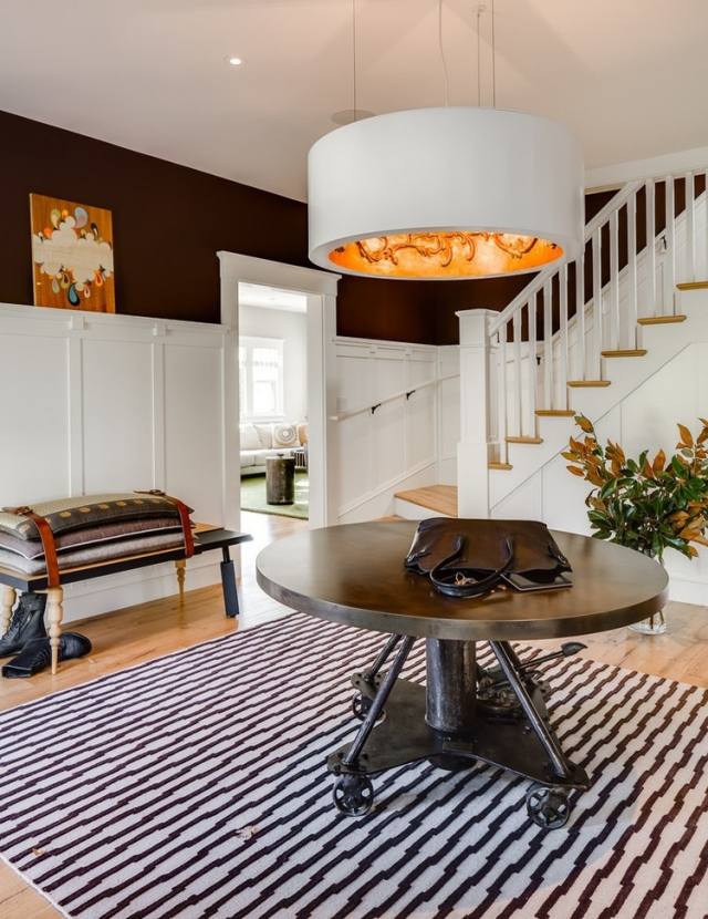 osvetlenie chodby-biele-stropné-svetlo-dekoratívne-vo vnútri