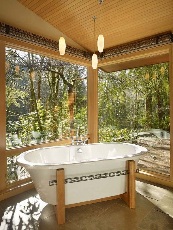 osvetlenie do kúpelne-vaňa-závesné-svetlá-oválneho tvaru