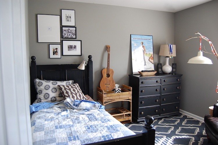 osvetlenie-detská izba-chlapec-izbový-nábytok-čierna-nočná lampa-lampa na čítanie