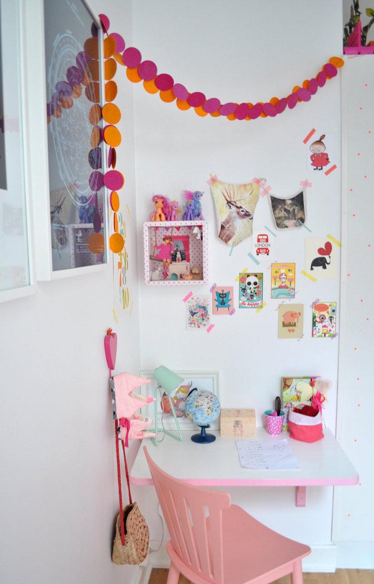 osvetlenie-škôlka-dievčatá-izba-stôl-ručné-stolné-čítanie-lampa-ružová