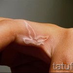 fehér tetoválás az ujjon - fotó a kész rajz egyik változatával a 29032016 -ból 2