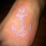 Fehér tetoválás - változat horgonyzással egy tengerész számára