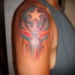 fehér tetoválások a feketéken - fotó a kész rajz egyik változatával a 29032016 -ból 1