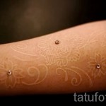 fehér tetoválás a karon - fotó a kész rajz egyik változatával a 29032016 -ból 1