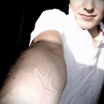 fehér tetoválás a karon - fotó a kész rajz egyik változatával a 29032016 -ból 2