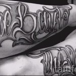 fehér tetoválás feliratok - fotó a kész rajz egyik változatával a 29032016 -ból 2