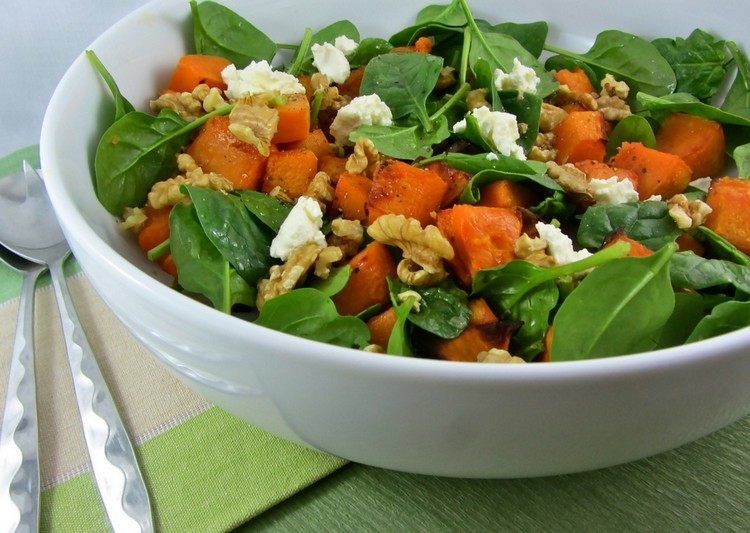 tekvica-recepty-baby špenát-šalát-pečený-tekvicové-kúsky-vlašské orechy-kozí-syr