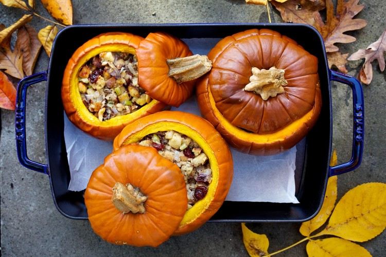 tekvica-recepty-sladko-dezert-plnené-hokkaido-tekvice-ovocie-orechy