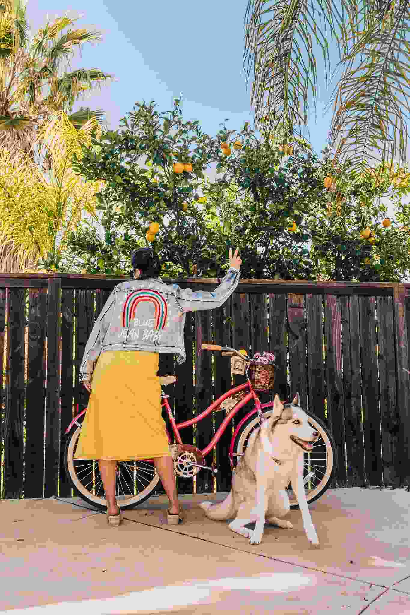 Maľované džínsové bundy dúha sami, aby sukňa žltá