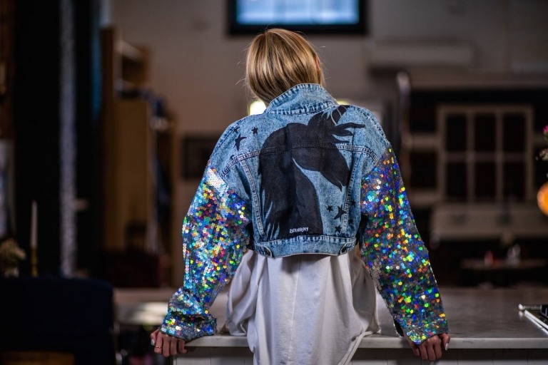 maľované riflové bundy flitre nápady jednorožec párty letný outfit