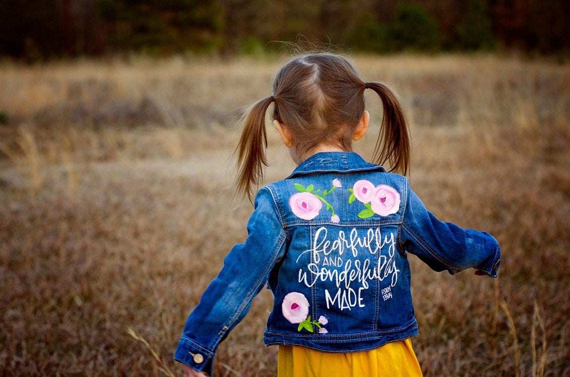 maľované riflové bundy dievčatá nápady ružové ruže