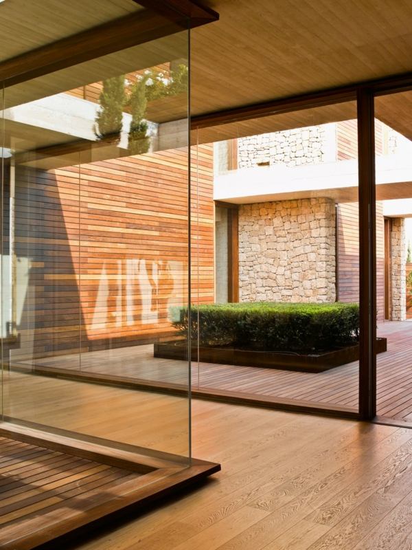 moderný dom-dizajn-španielsko-dvor