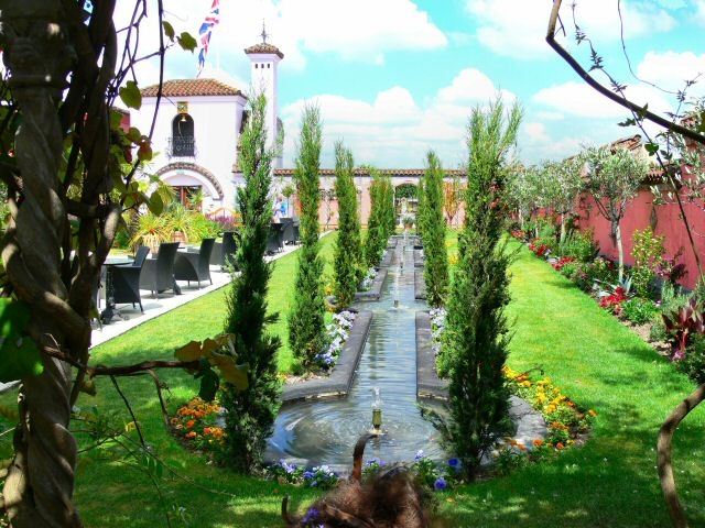 španielska záhrada, fontána v mauritskom záhradnom štýle symetrická