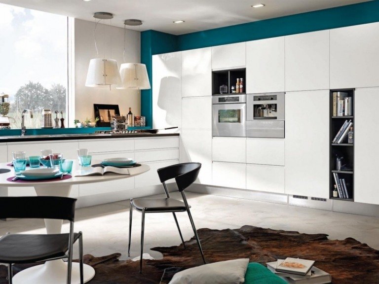 Najlepšou farbou pre kuchyne sú modro-tyrkysovo-biele skrinky