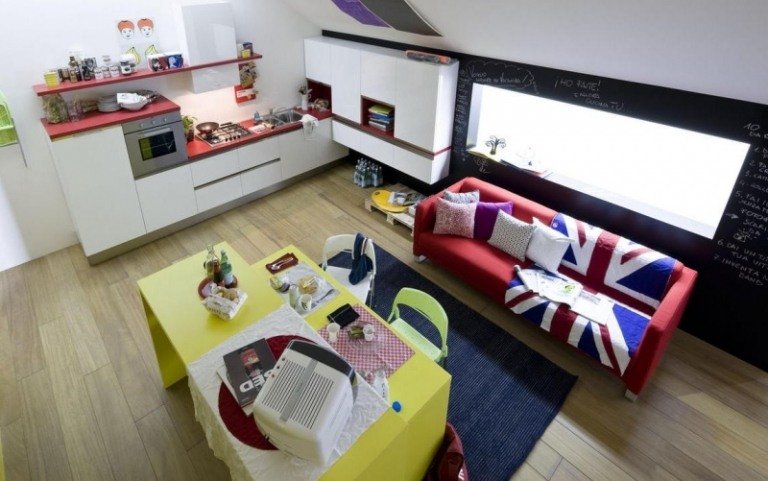 Najlepšia farba-kuchyňa-červená-pracovná doska-biela-skrinky-farba-stola