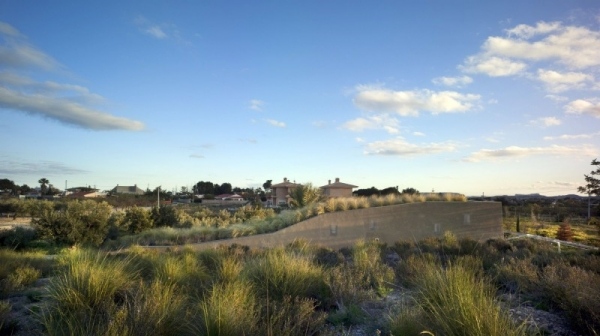 Vidiecky dom moderný jednopodlažný betón s plochou strechou