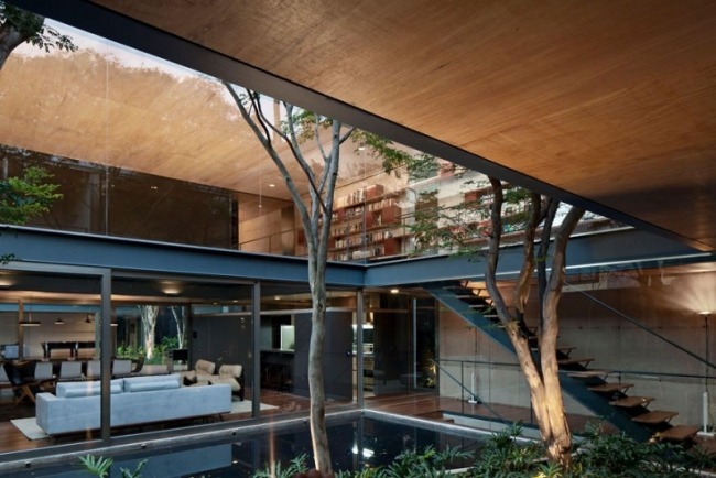 Drevený stropný obklad-krytý záhradný bazén v prevedení