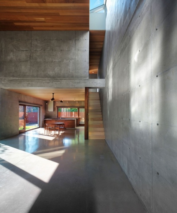 Priestranný obytný betónový dom