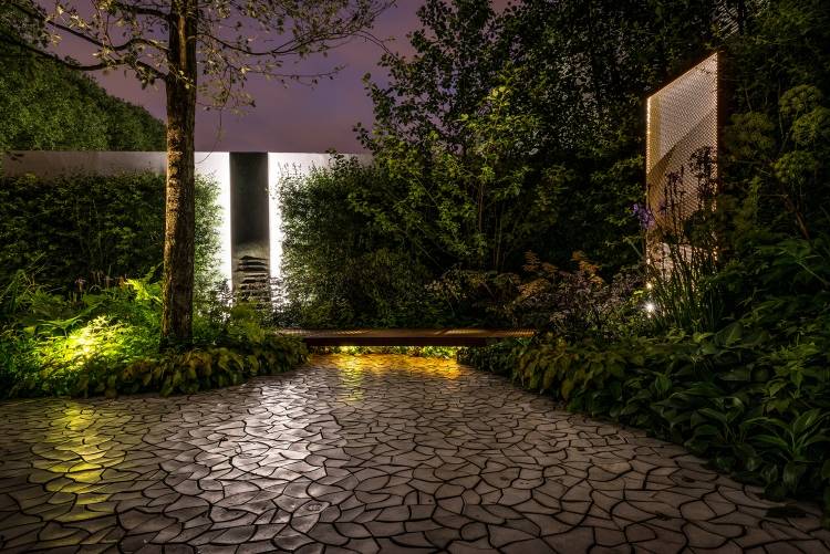 betón-dlažba-terasa-záhrada-kaza-betón-hugo-bug