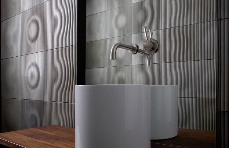 betónové obklady-kúpeľňa-3D-OPTIC-1-Daniel-Ogassian-nástenné kovanie