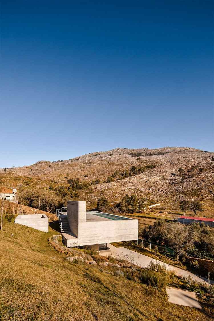 strecha betónového domu bazén geometrický dizajn jazyk plochá strecha