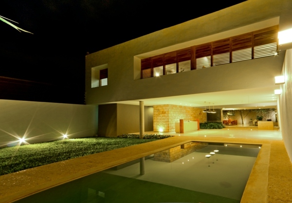 Nočné osvetlenie bazéna