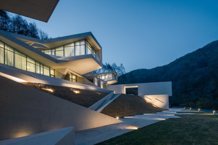 betónový vzhľad-stena-betónový vzhľad-stena-svah dizajn-myšlienkové oporné múry