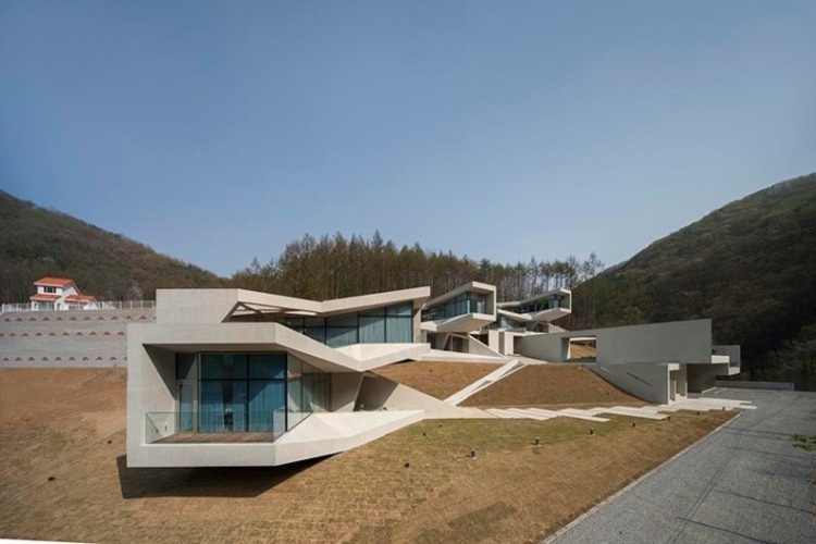 betónový vzhľad-stena-hotel-prázdninový-dom-južná-korea-podzemné-ústup