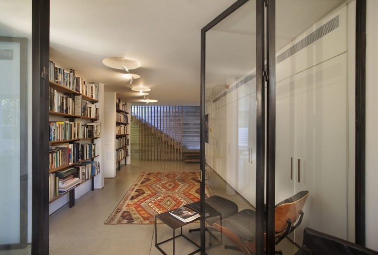 domáca knižnica knižnice kobercové kreslá dizajn klasické sklenené steny