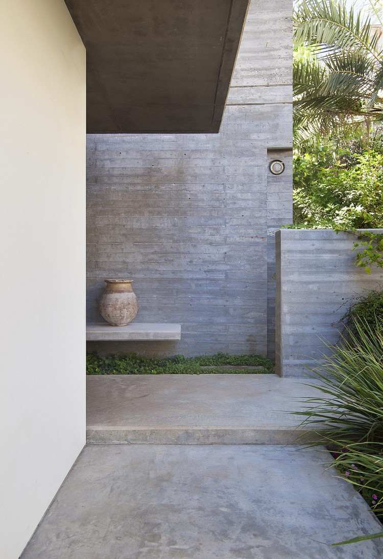 betónové steny mimo hrubú optiku moderné kontrastné rastliny