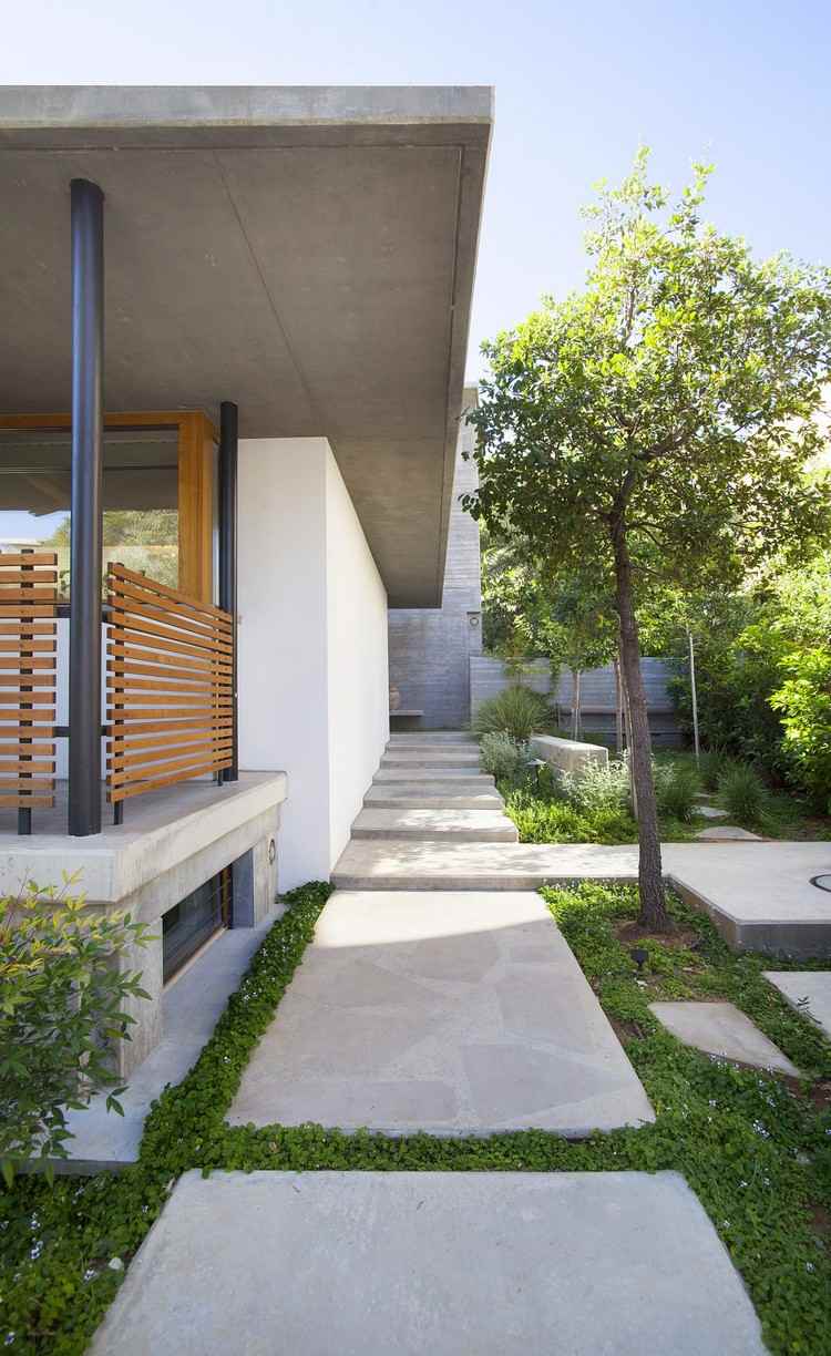 záhradné nášľapné dosky zelené kĺby trávnik zemný kryt