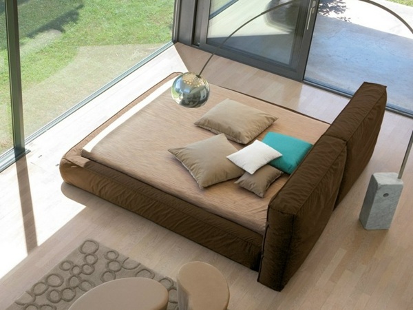 Látková laminátová podlaha do spálne v hnedej farbe