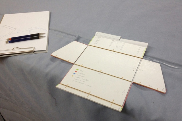 na začiatku tam boli len náčrty šedá-tkanina-bavlna-náčrt-plán