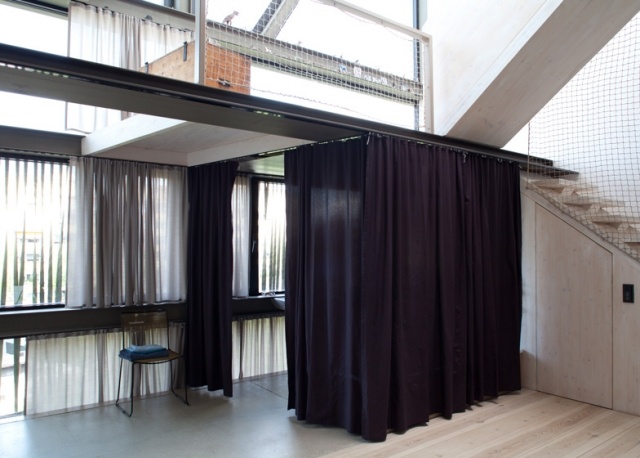 nápady zariadenie čierna opona vaňa s dlhou podlahou