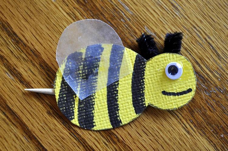 včelárstvo-deti-stavba-papier-špáradlá