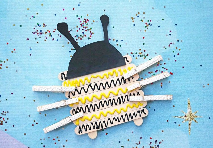 Včely vyrábajú paličky a špendlíky