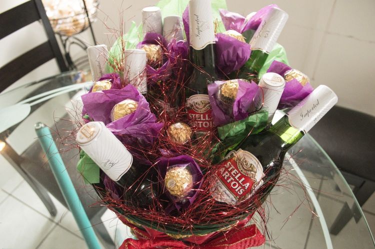 pivné darčeky vyrobte si vlastnú kyticu z báječnej pivnej fľaše pivné darčeky kvety pre mužov darčekový kôš otcovia deň svätého Valentína