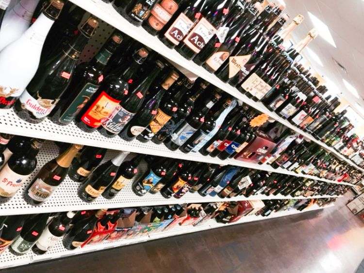 vyrobte si pivné darčeky sami pivný koláč pivový koláč s pivnými fľašami pivné darčeky obchod s alkoholom