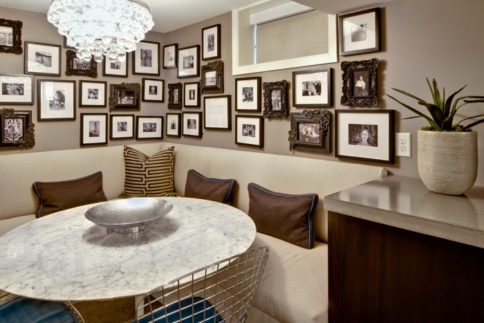 Vintage rámy na obrázky a staré čiernobiele fotografie vinobranie-rám-obrázku-čierno-biele-fotky-rohová sedačka-kuchyňa