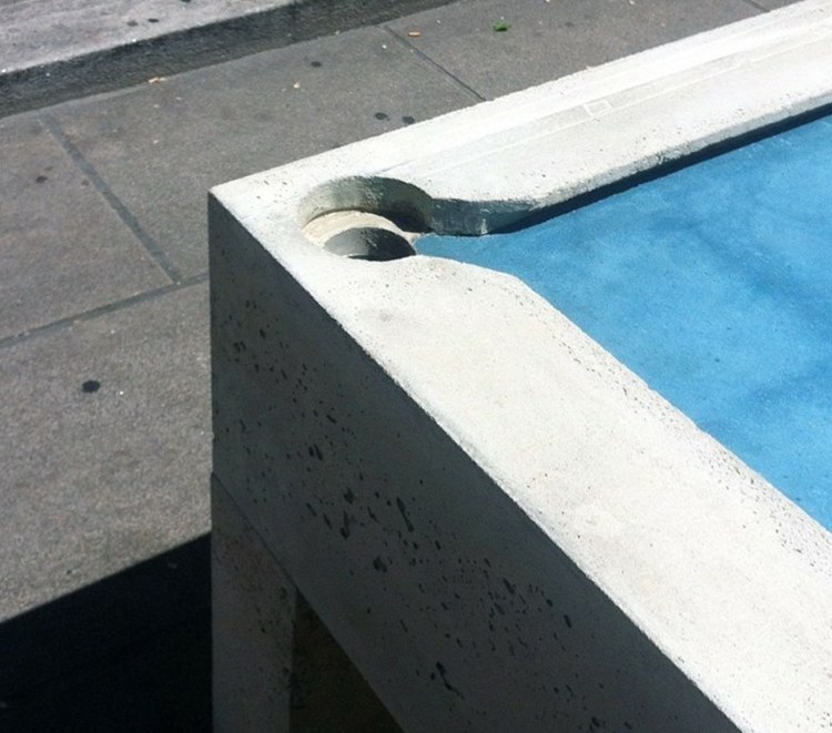 Precízna výroba - namiesto látky je stôl leštený živicou Biliardový stôl-betón-moderná-stavba-projekt-park