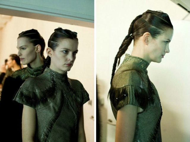 Účes s vrkočmi zelené oblečenie s pútavými prvkami Collection-in-green-Iris-van-Herpen